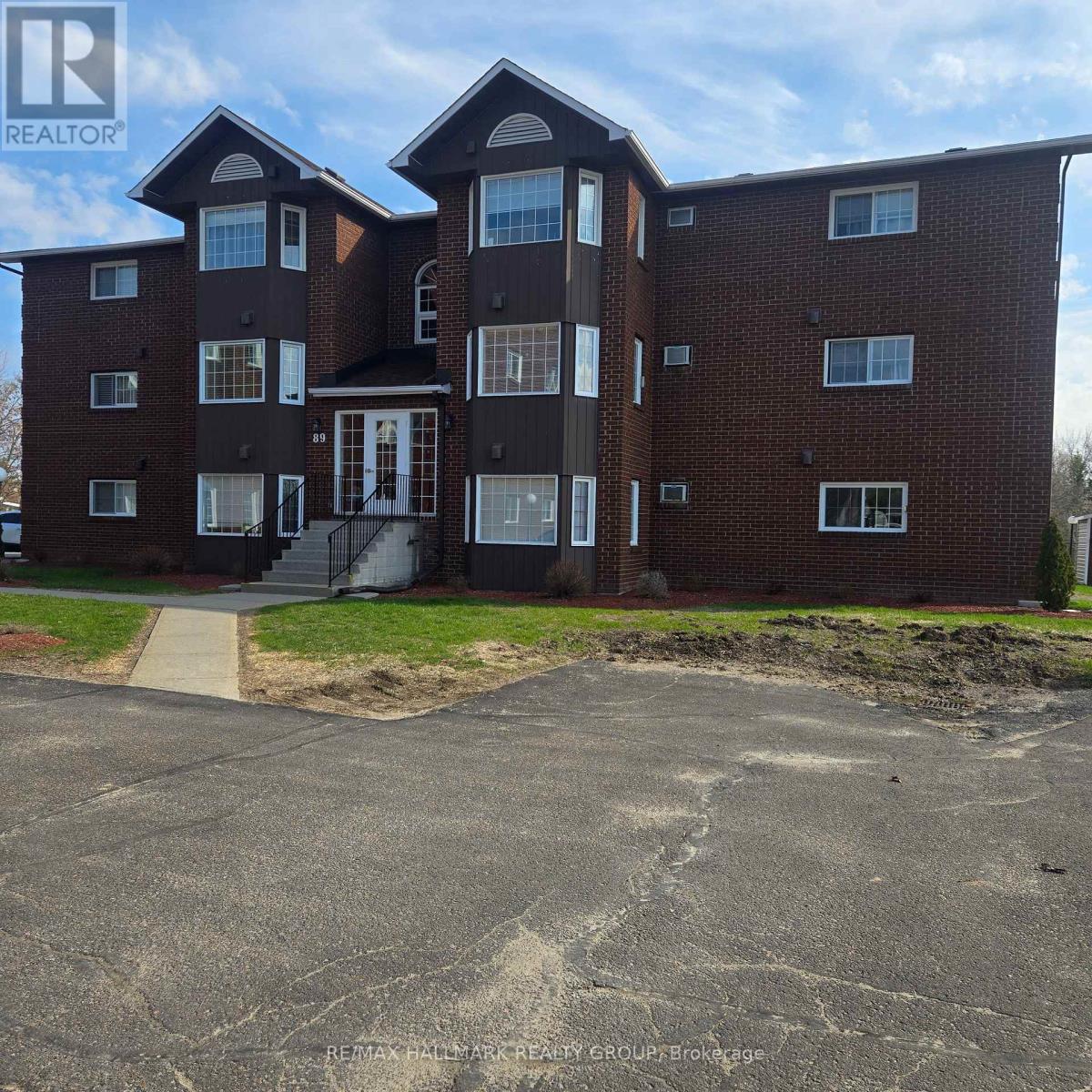 1B - 89 EDEY STREET W