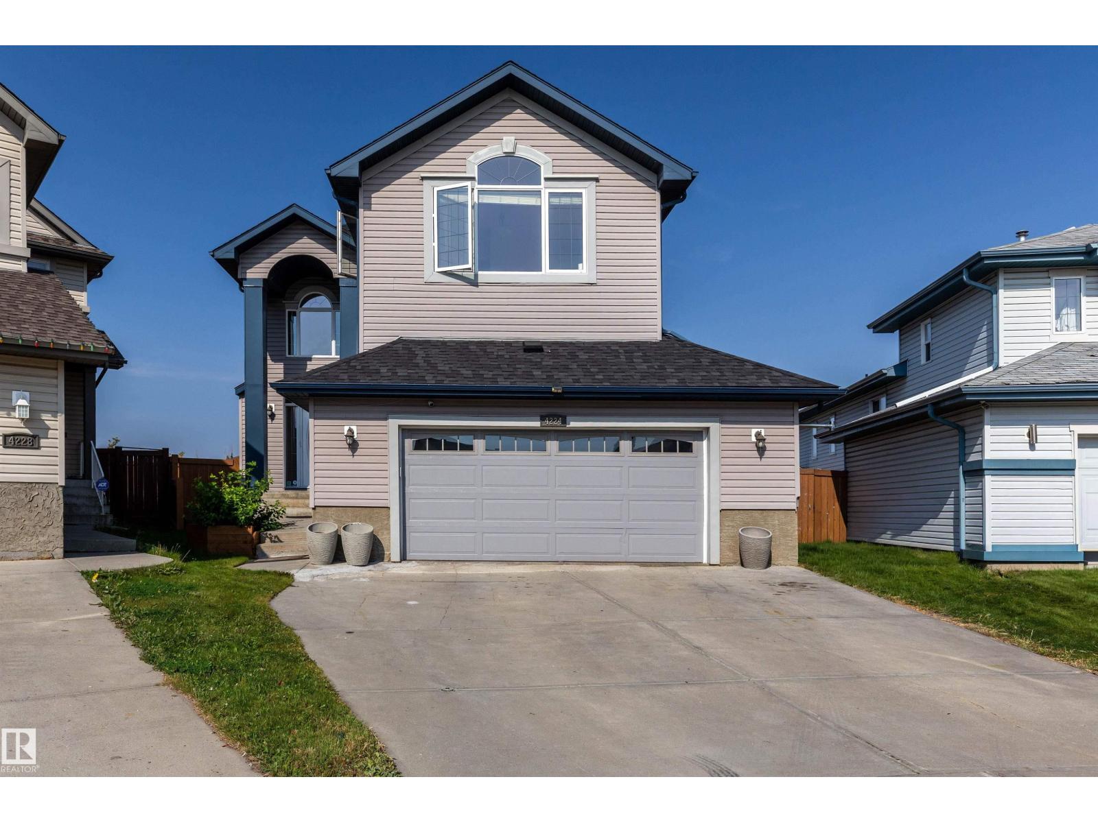 4224 157 AV NW