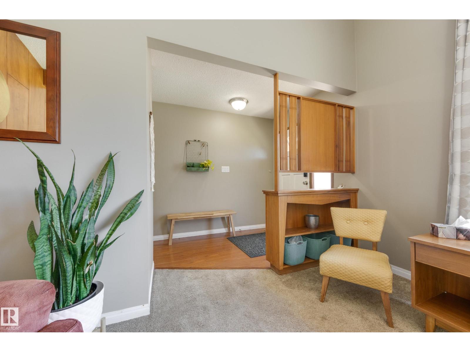 10527 32 AV NW