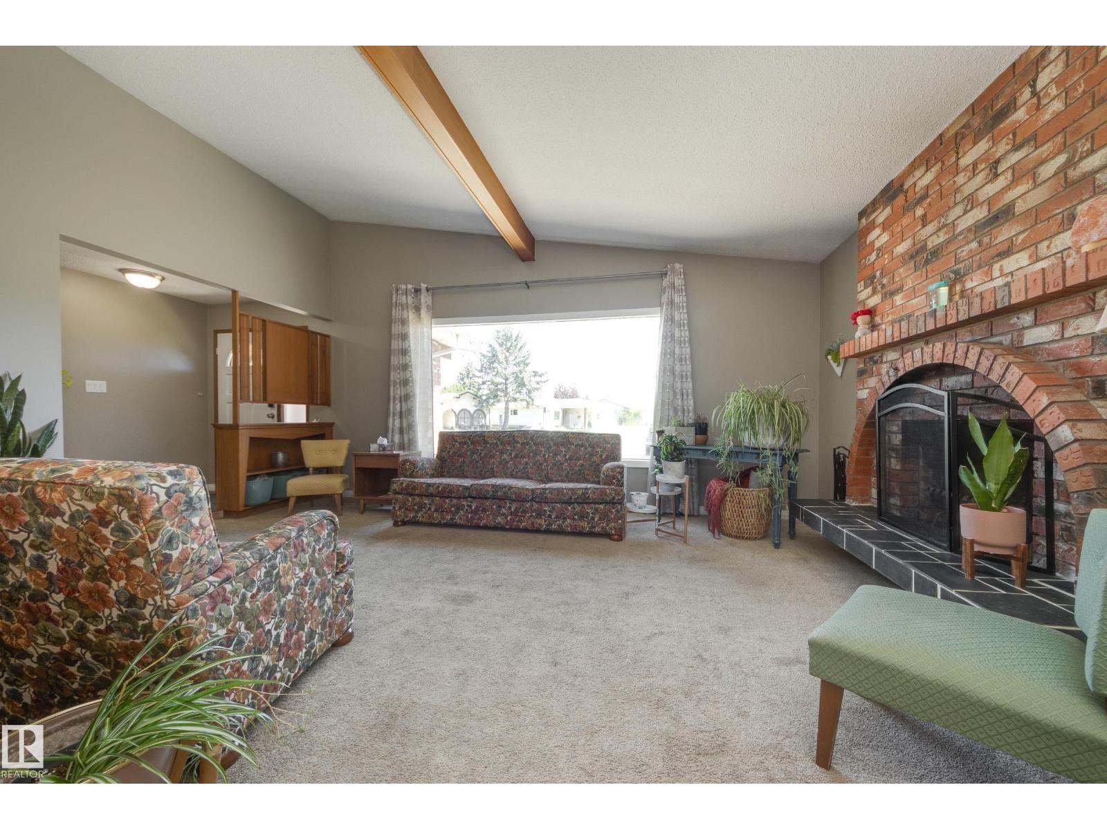 10527 32 AV NW