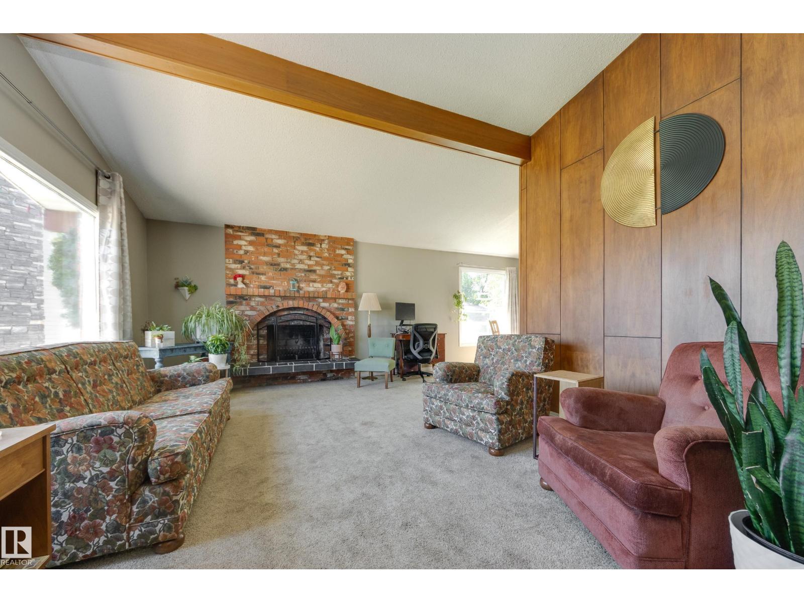 10527 32 AV NW