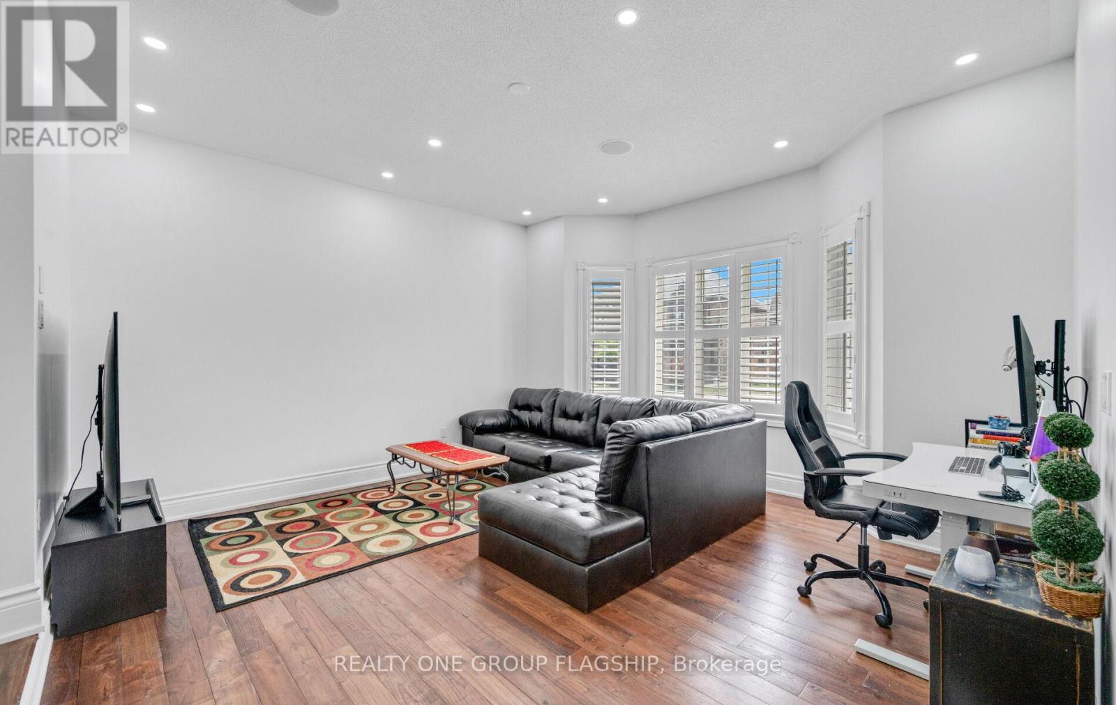 37 DONWOODS COURT