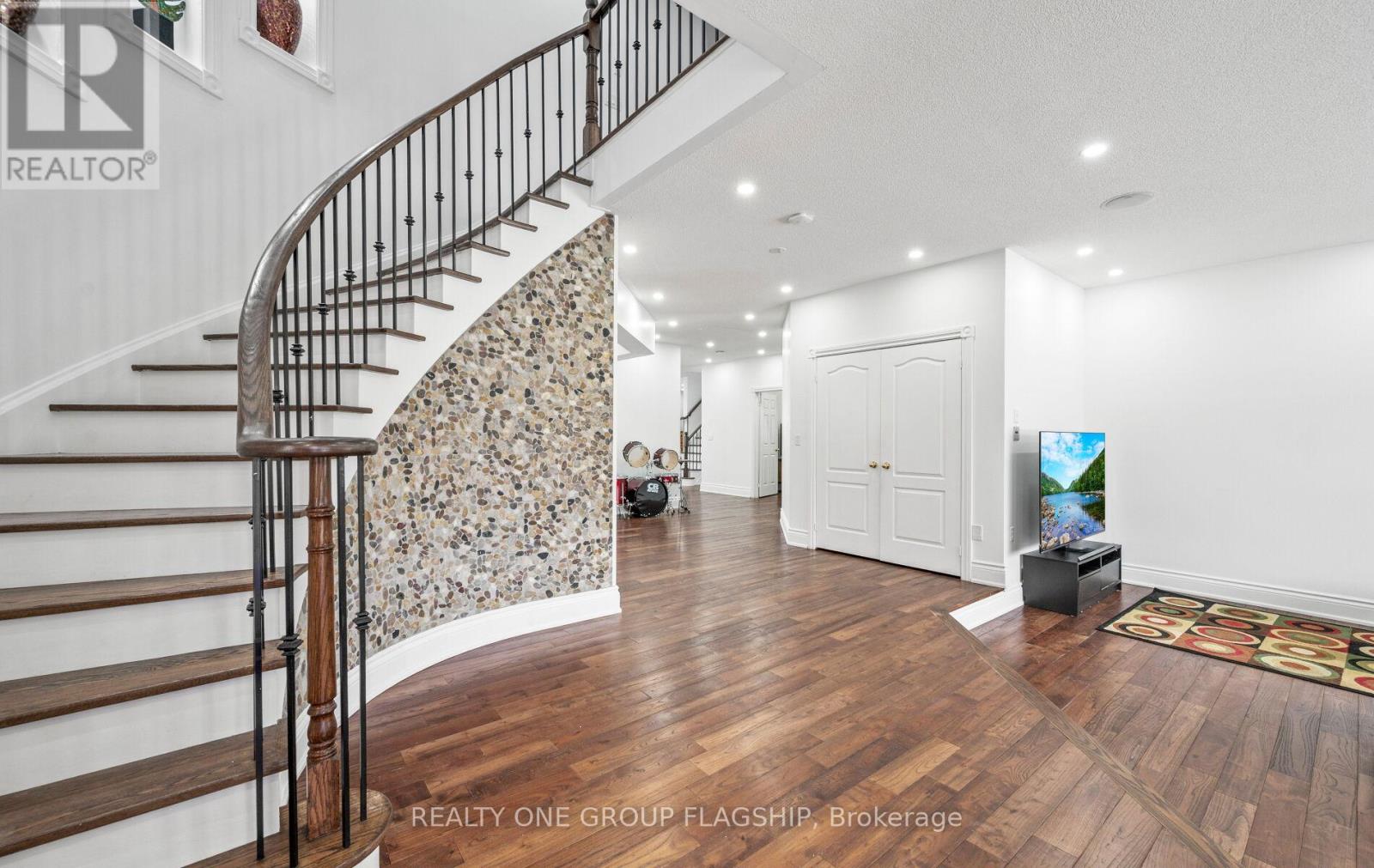 37 DONWOODS COURT
