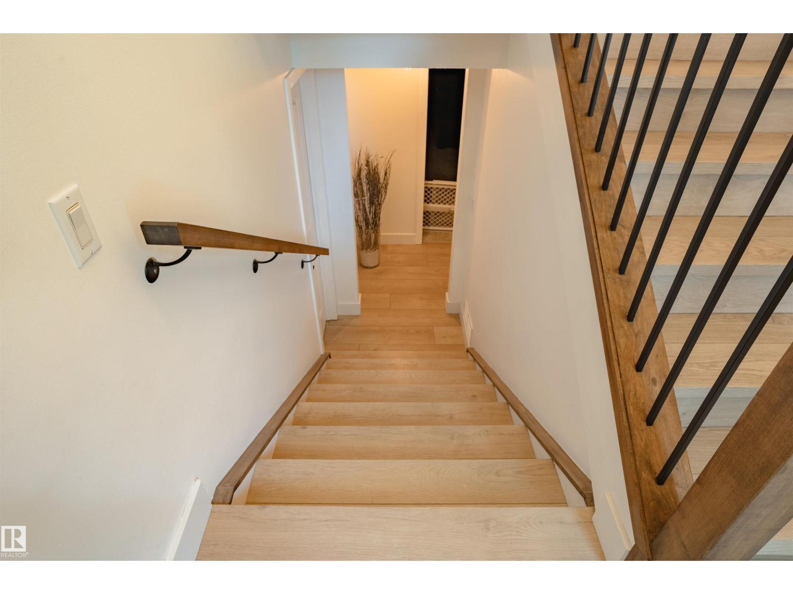 13 Flagstone CR