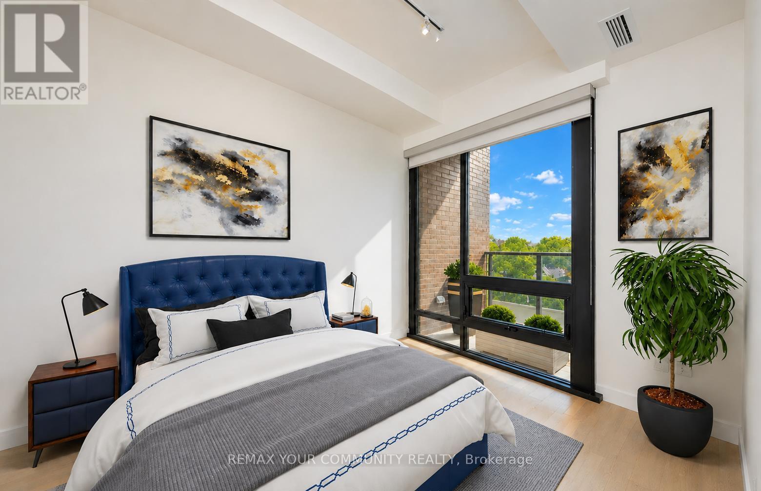 503 - 246 LOGAN AVENUE