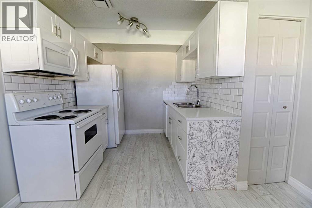 6, 55 Lemoyne Crescent W