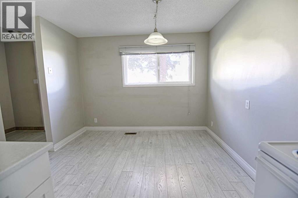 6, 55 Lemoyne Crescent W