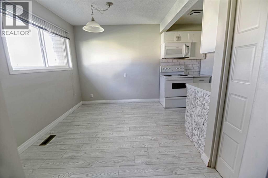 6, 55 Lemoyne Crescent W