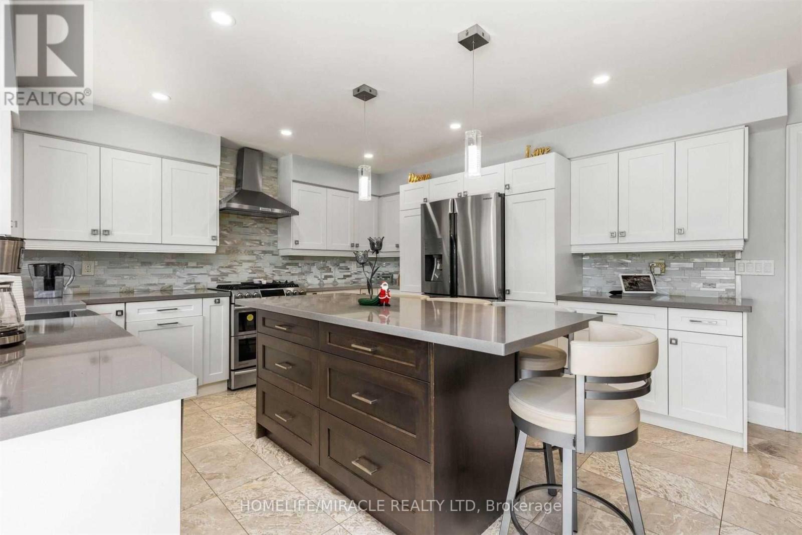 3148 THE COLLEGE WAY