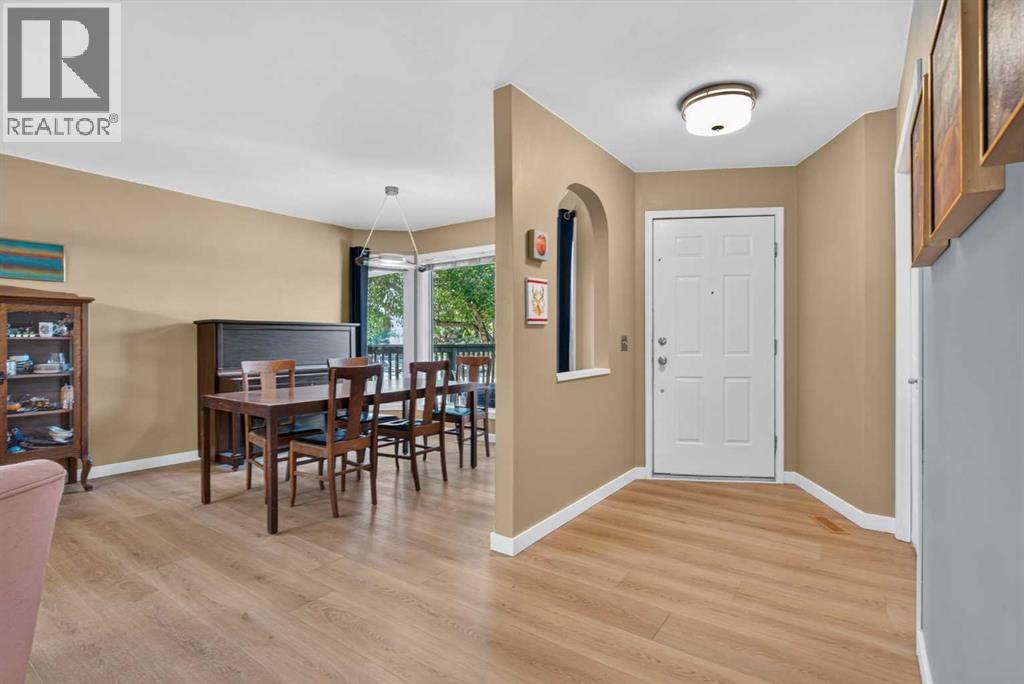 113 Riverview Court W