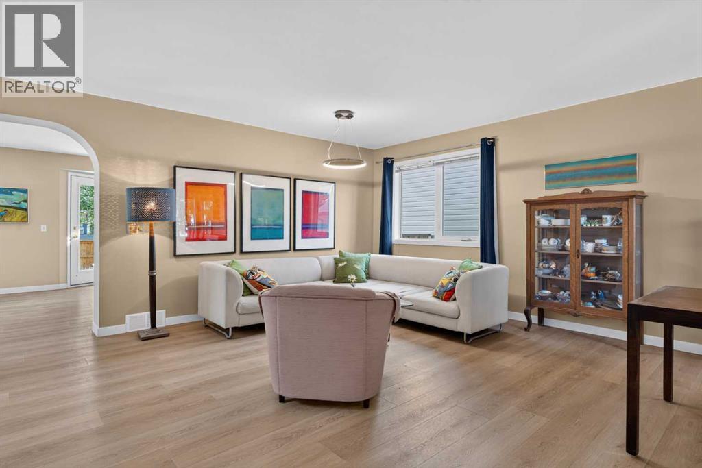 113 Riverview Court W