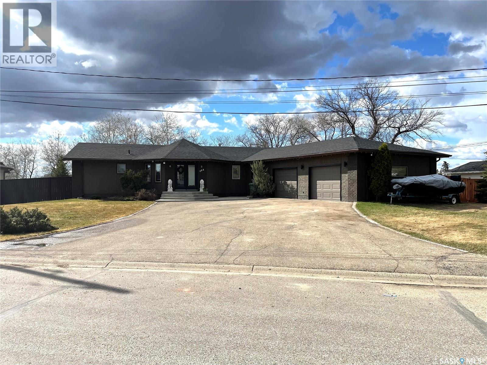 408 Macdonald STREET