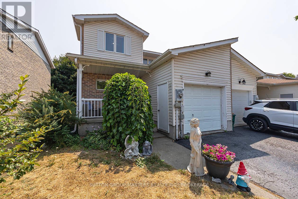 263 VANGUARD COURT