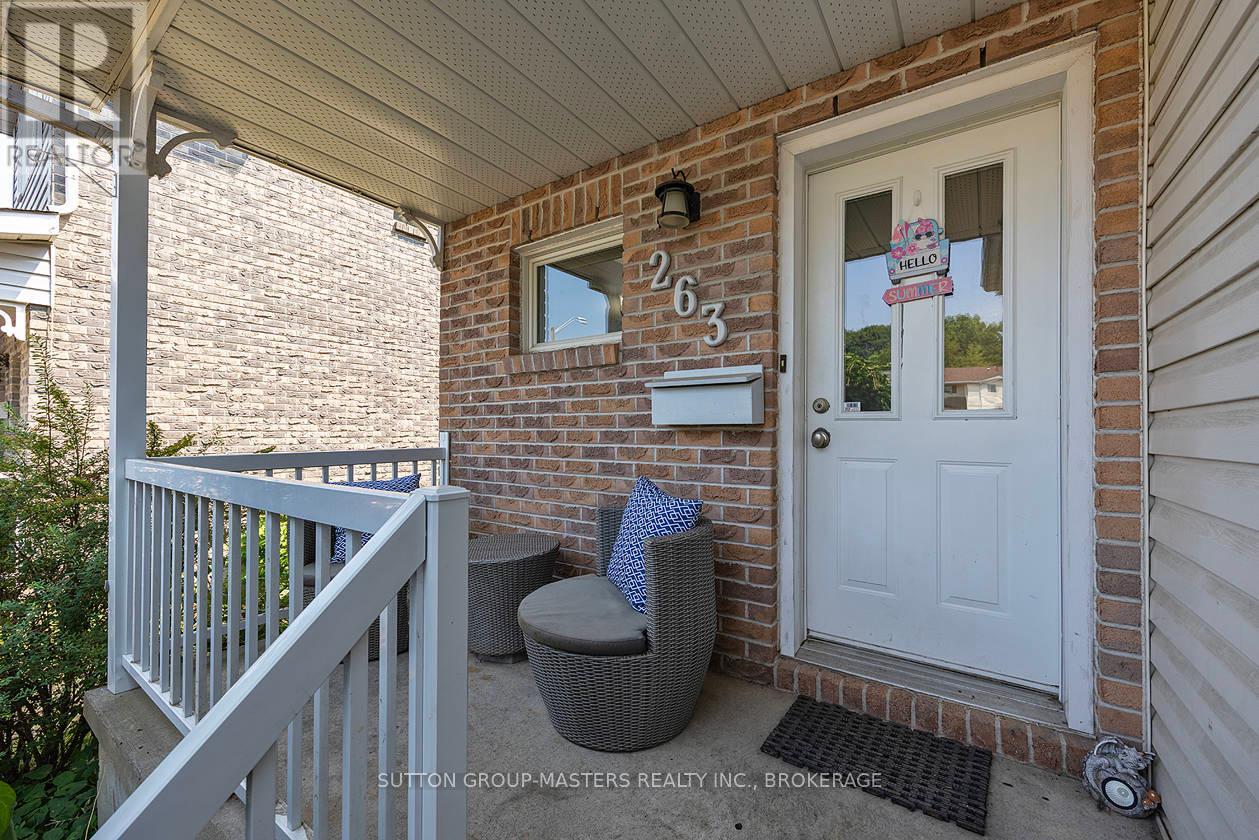263 VANGUARD COURT