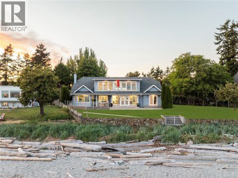 3905B Cadboro Bay Rd Saanich BC V8N4G3