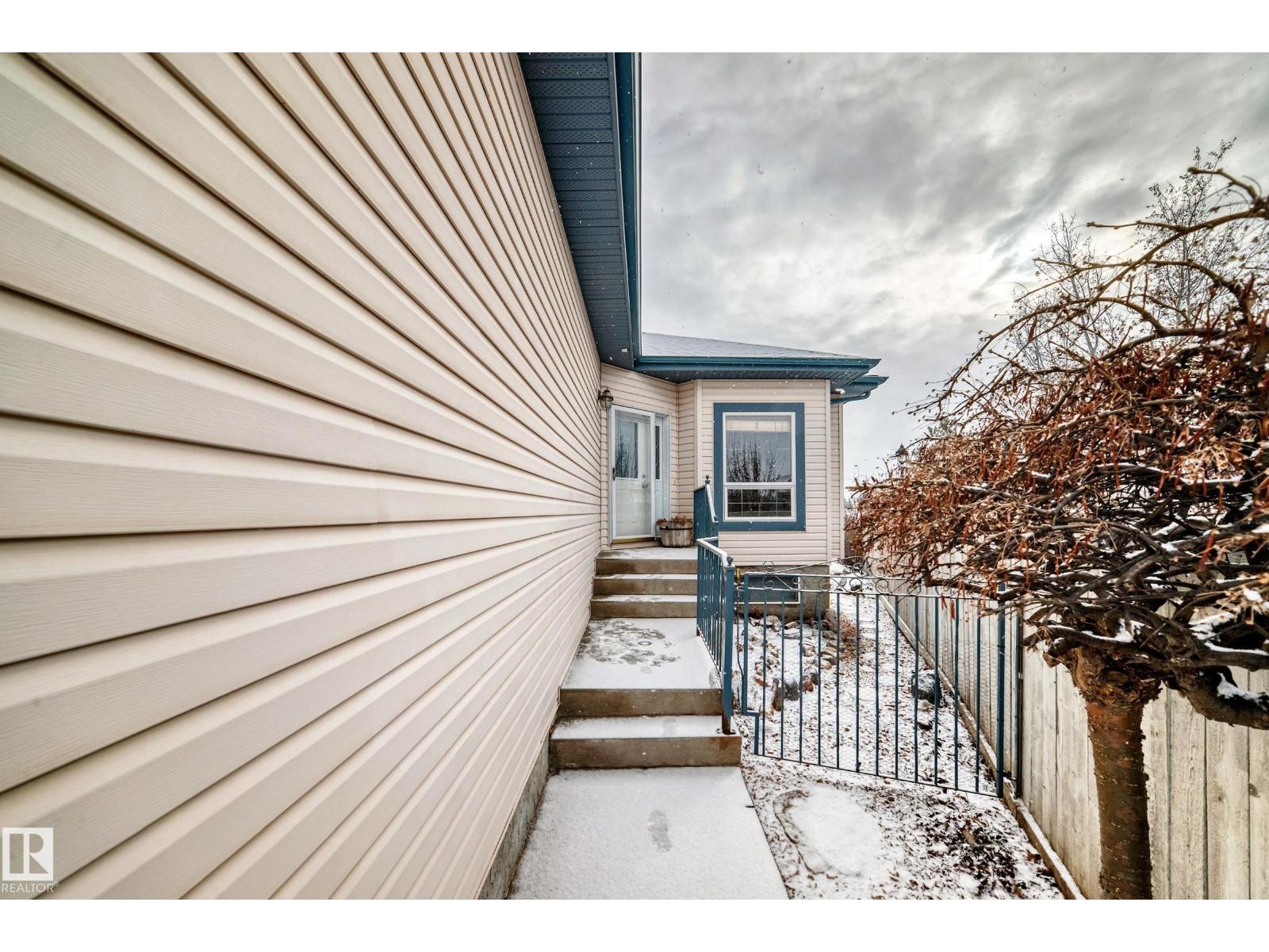 576 GLENWRIGHT CR NW