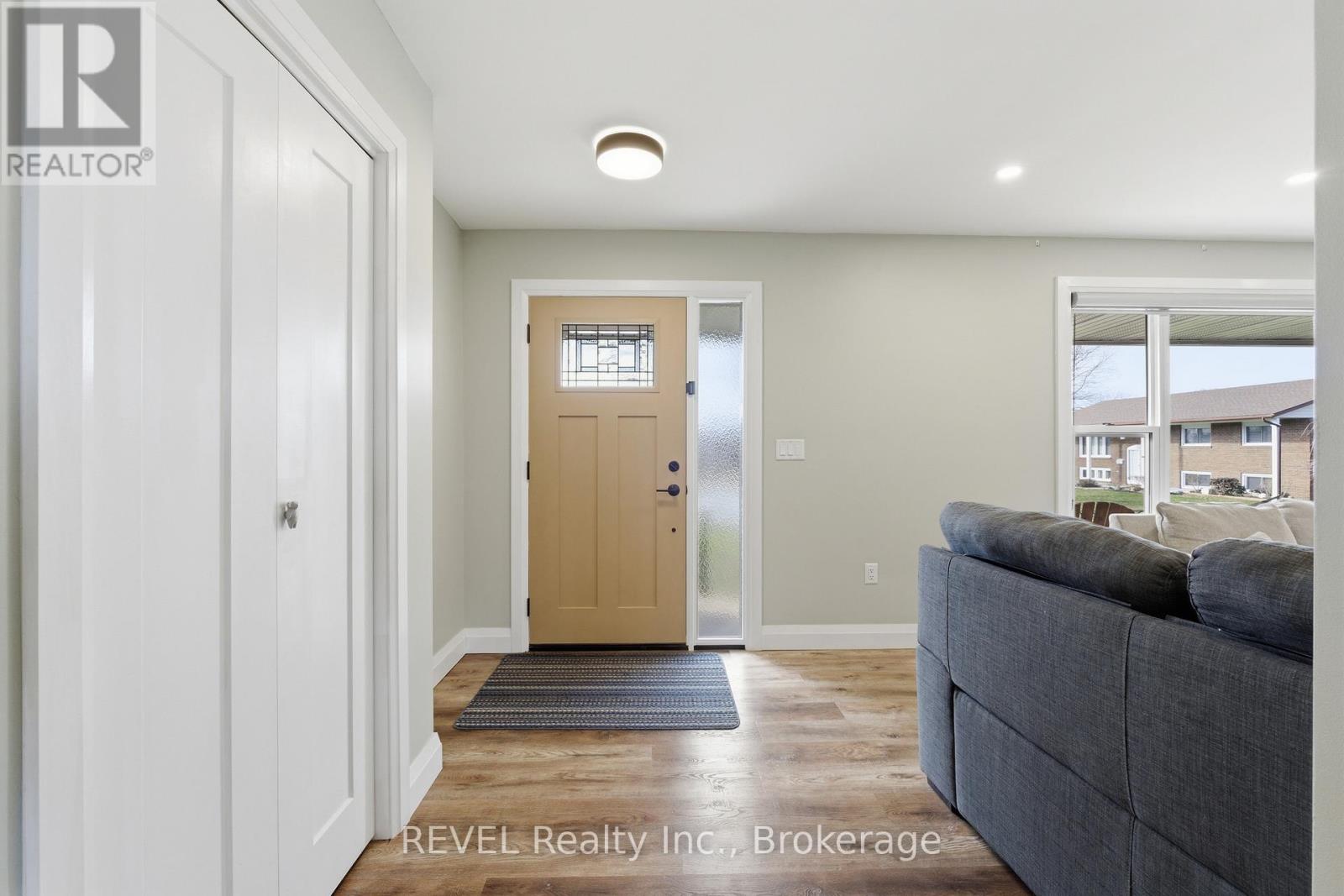 21 LENA CRESCENT