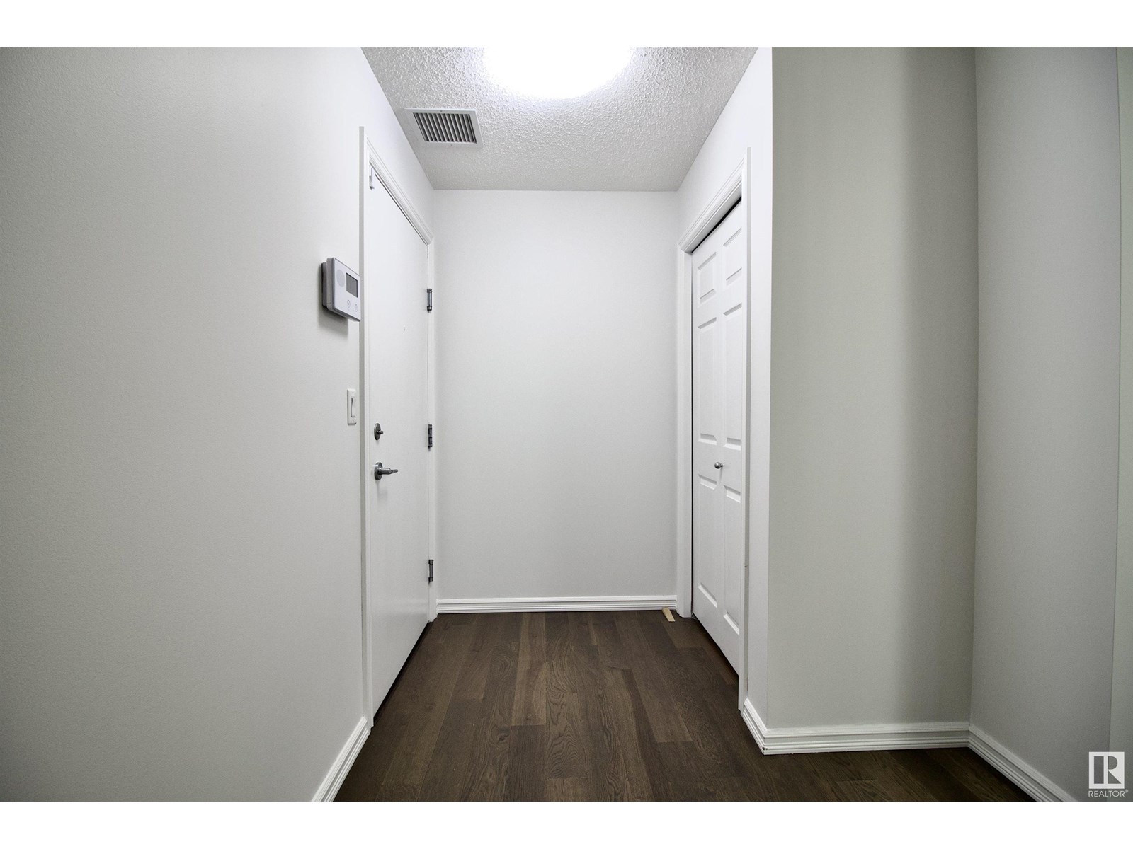 #102 2203 44 AV NW