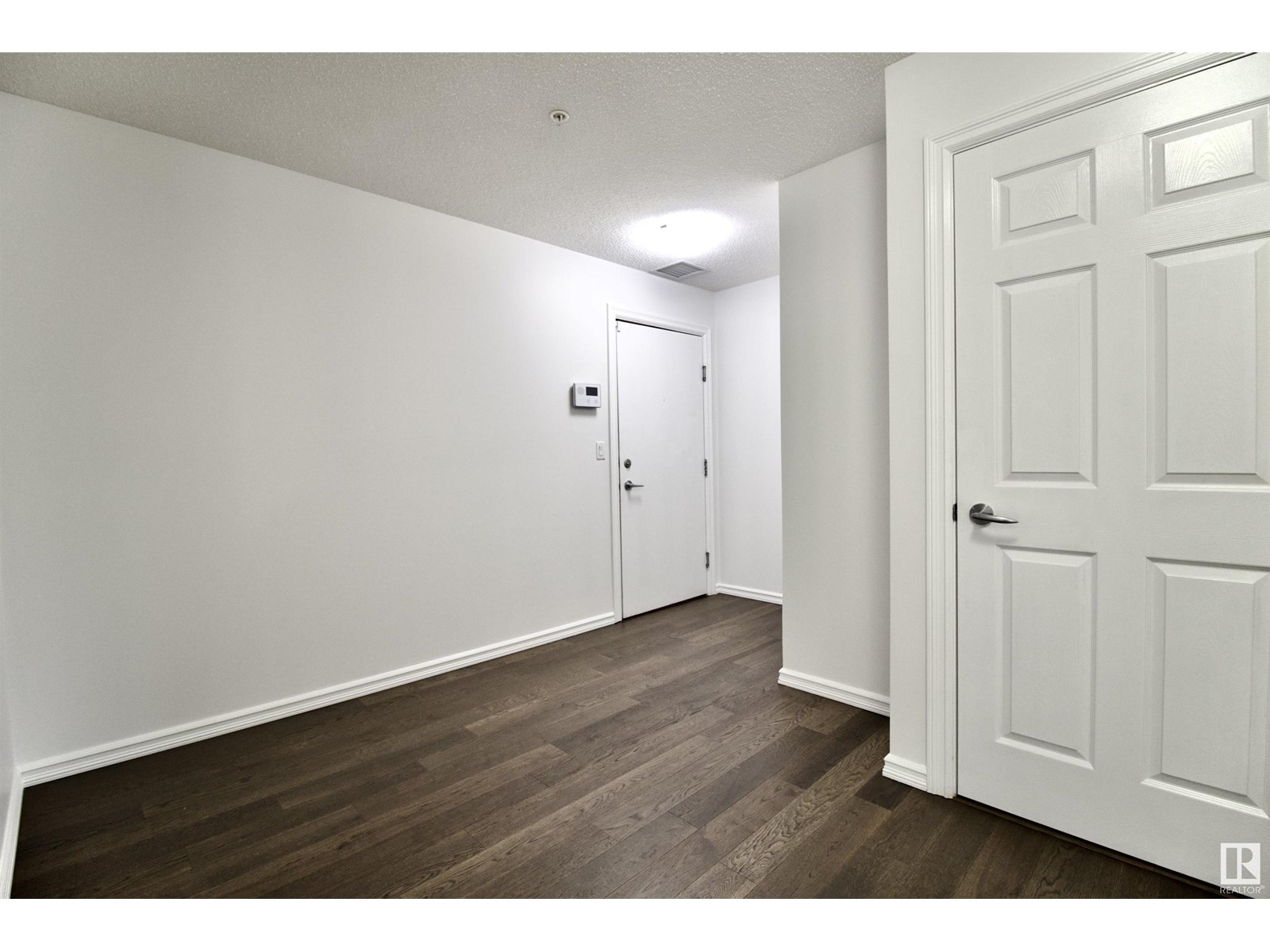#102 2203 44 AV NW