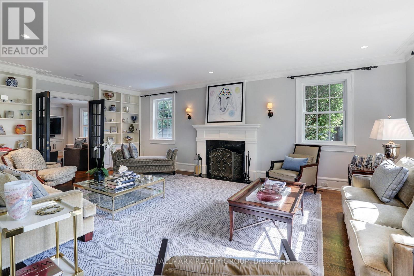 525 PICCADILLY AVENUE