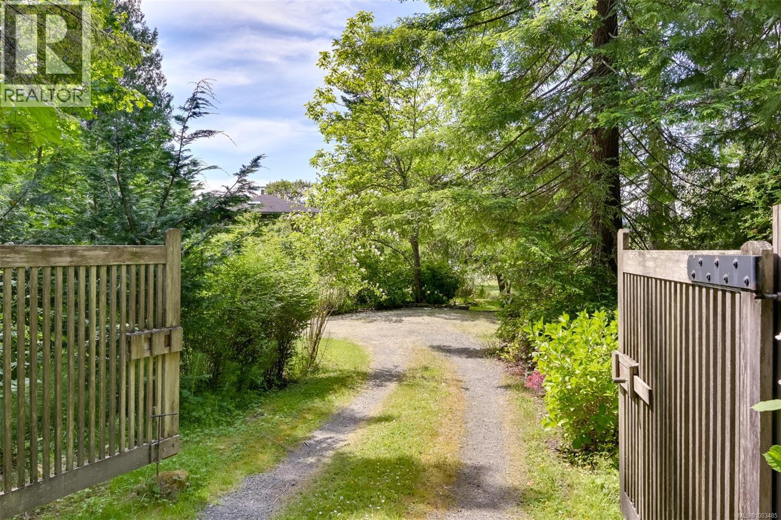 114 Arbutus Rd
