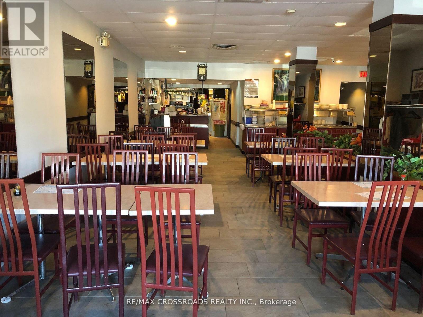 202-204 QUEEN STREET E