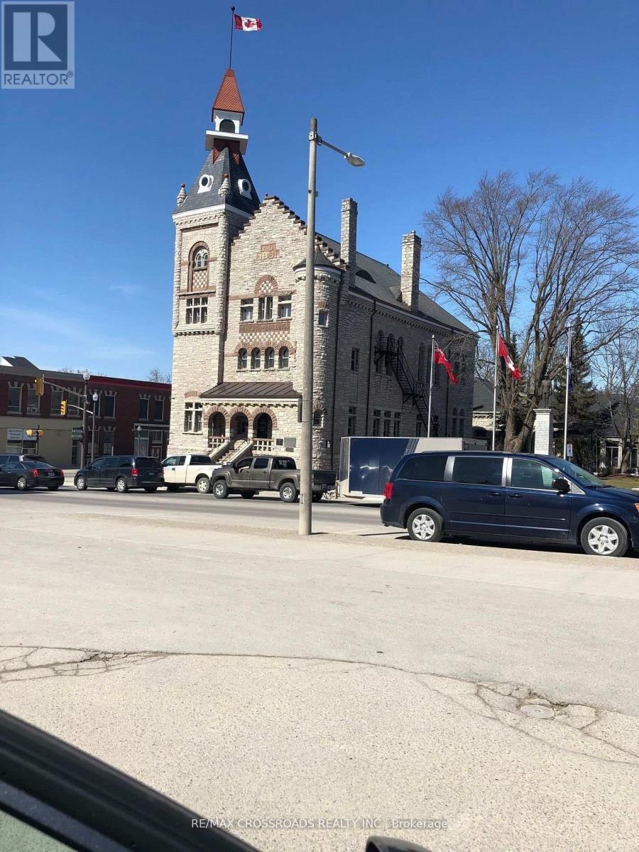 202-204 QUEEN STREET E