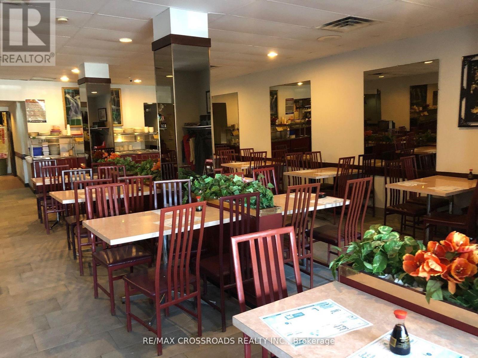 202-204 QUEEN STREET E