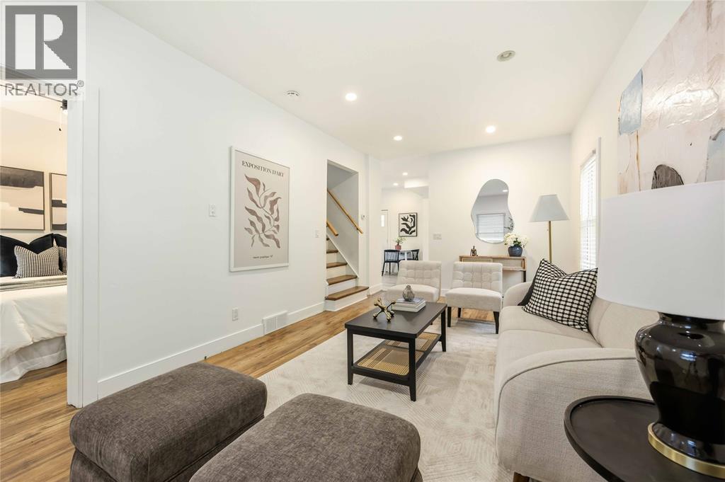 138 Russell STREET North