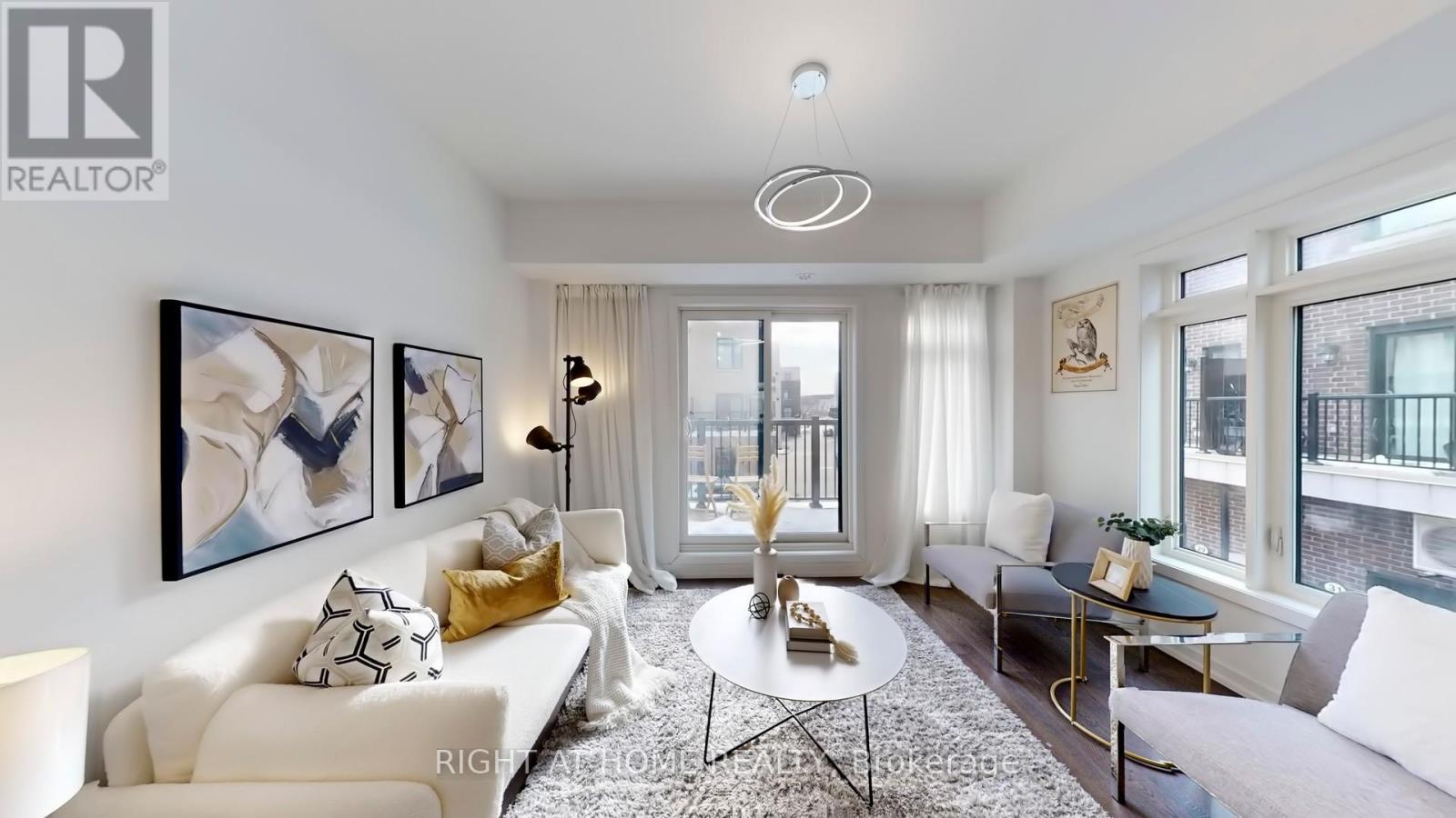 32 SPRUCE PINES CRESCENT