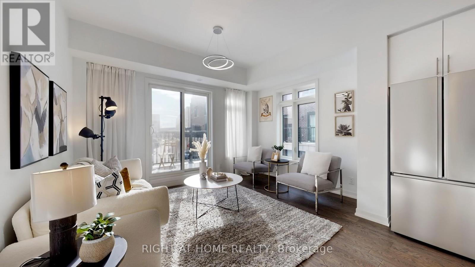 32 SPRUCE PINES CRESCENT