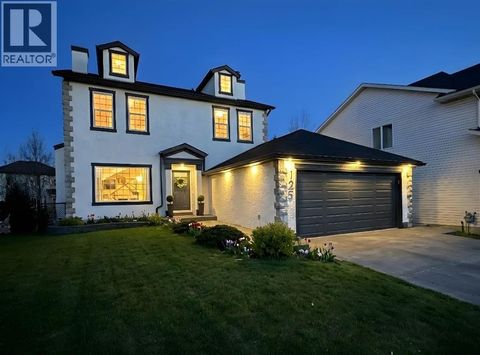 125 Discovery Place SW Calgary AB T3H4N5