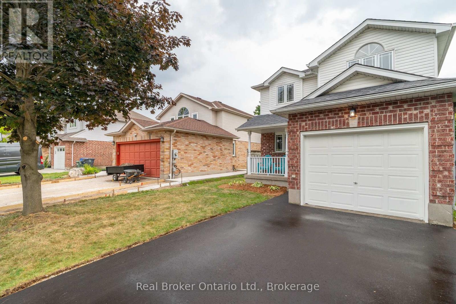 41 CANDLEWOOD DRIVE