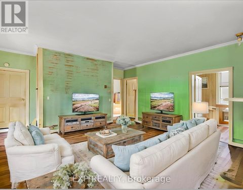 36 ELGIN STREET Woolwich ON N3B1Y3