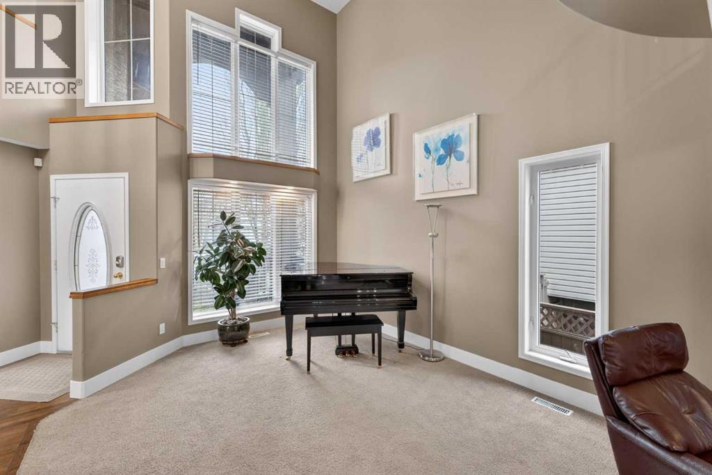 111 Valley Ponds Crescent NW