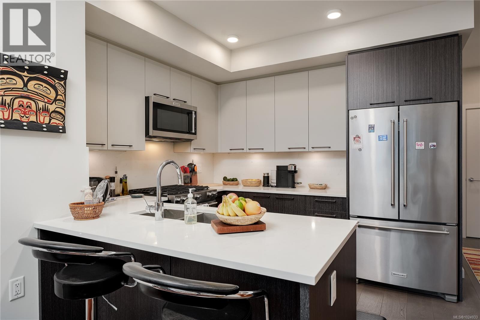 308 7162 West Saanich Rd