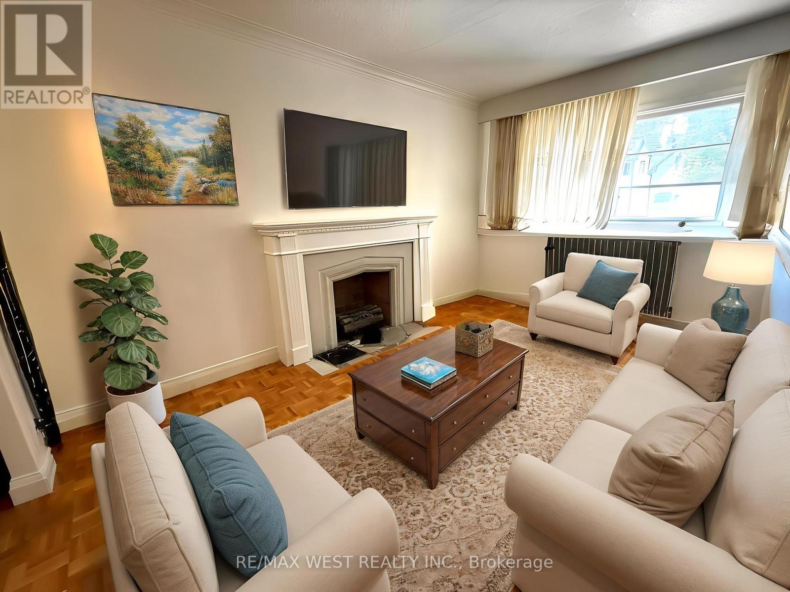 218 BURNHAMTHORPE ROAD