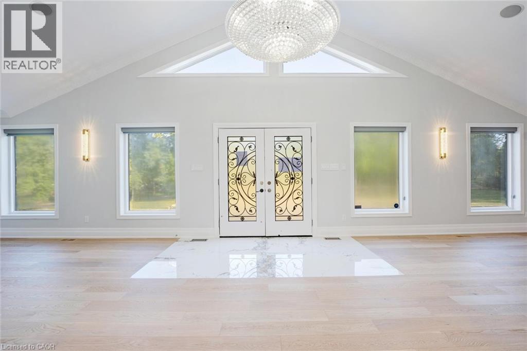 8 RIDGEWOOD Drive