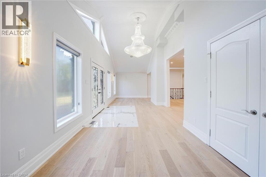 8 RIDGEWOOD Drive