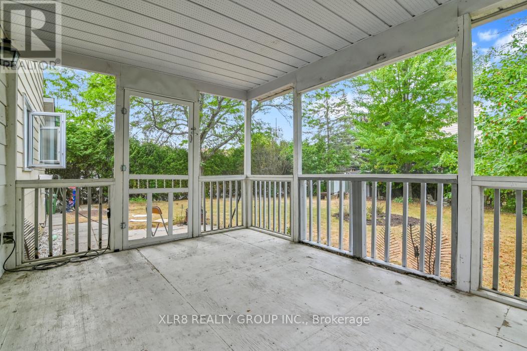 12 JOHN SIDNEY CRESCENT