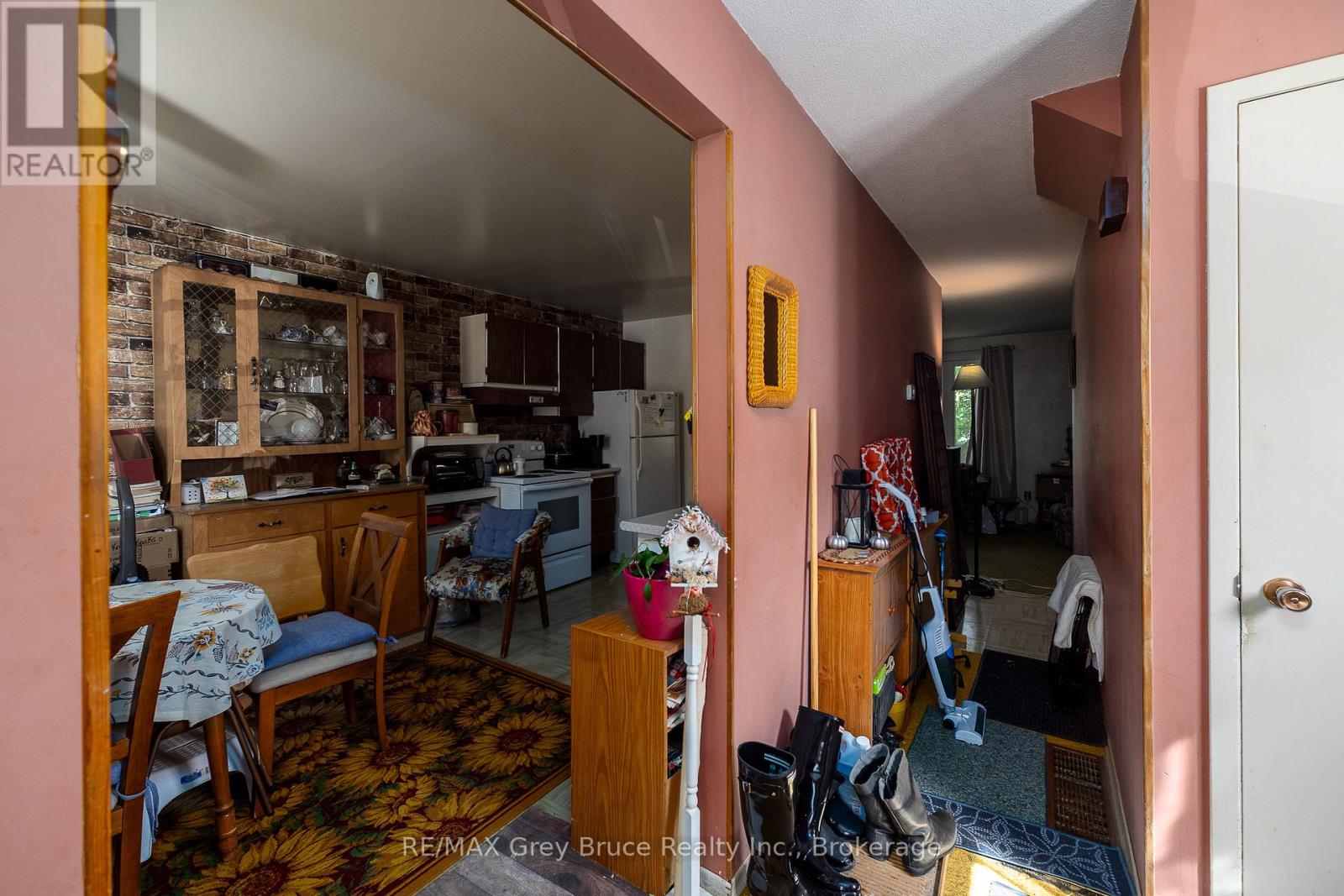 1068 11TH STREET E