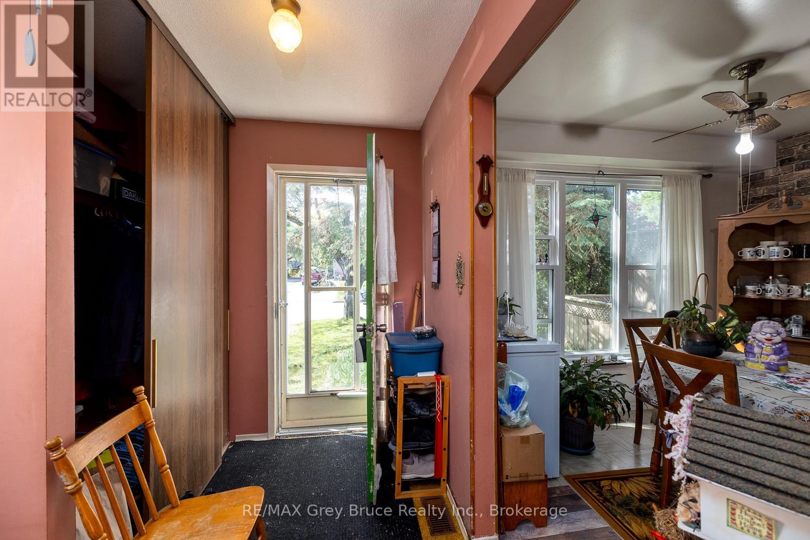 1068 11TH STREET E