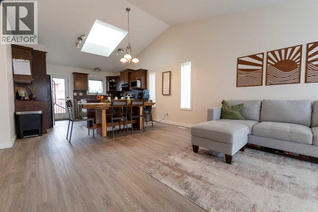 148 Coalbanks Boulevard W