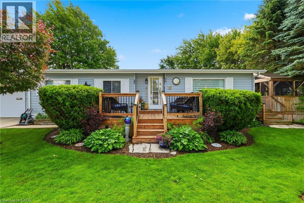 90 FAIRVIEW Crescent