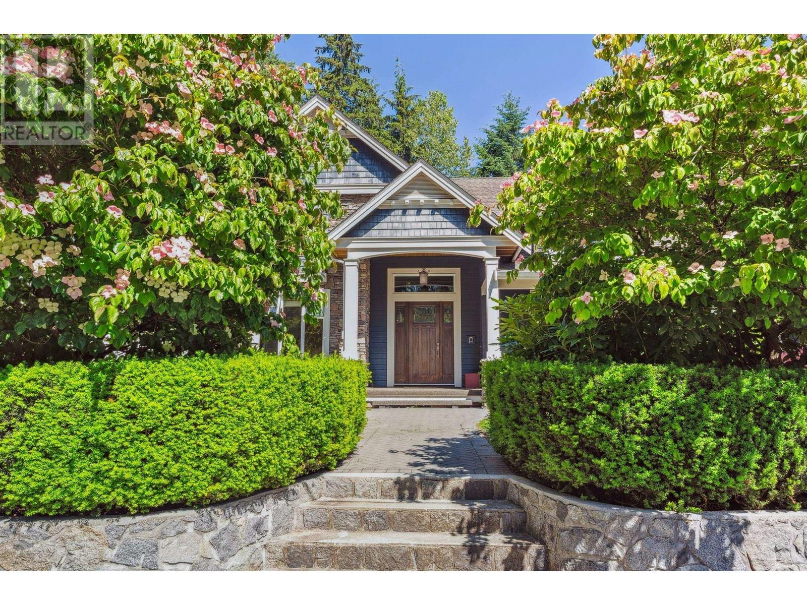 352 ST. JAMES CRESCENT