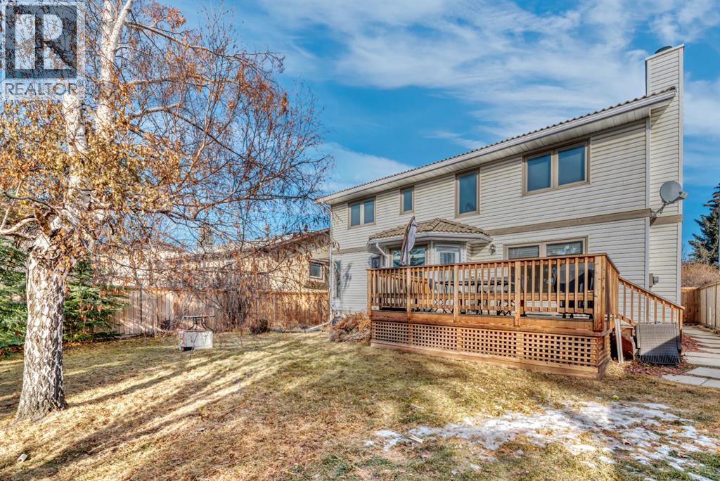 323 Hawkwood Boulevard NW