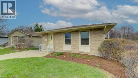 34 GENEVA Crescent Kitchener ON N2E1M9