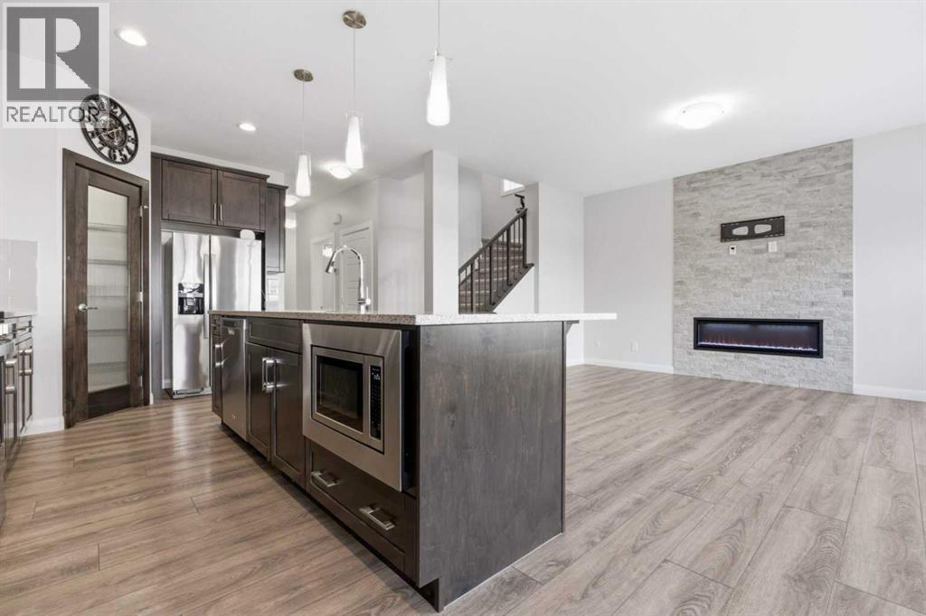 32 Red Embers Square NE