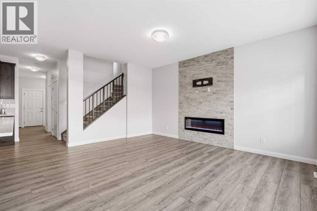 32 Red Embers Square NE