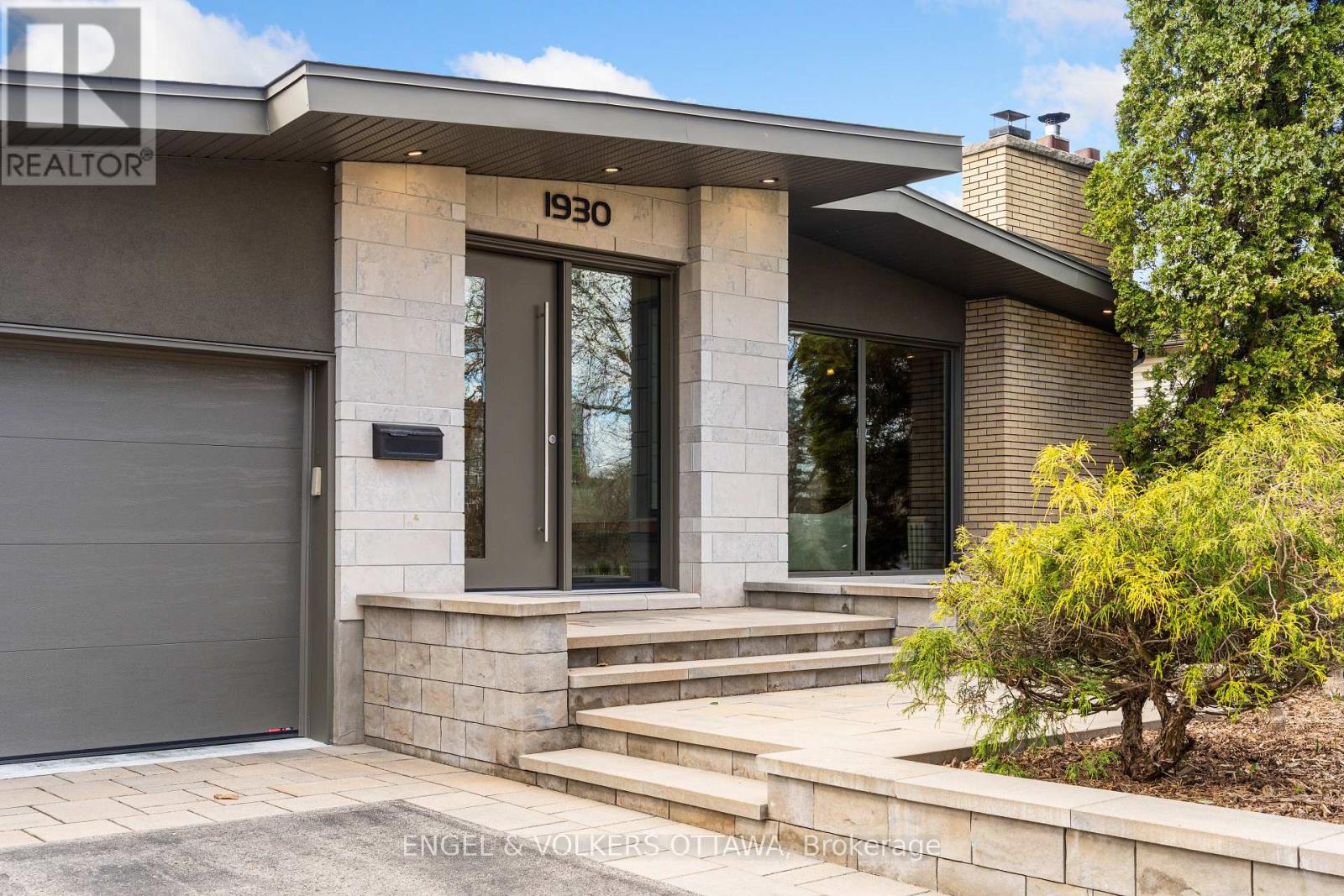 1930 RIDEAU GARDEN DRIVE